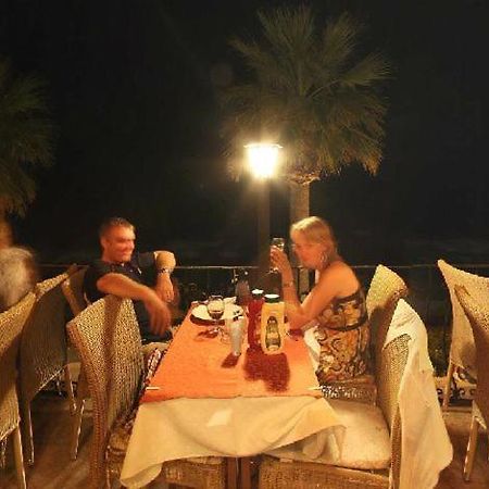 Rosy Hotel Кушадасъ Екстериор снимка