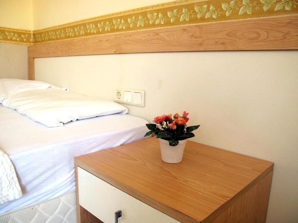 Rosy Hotel Кушадасъ Стая снимка