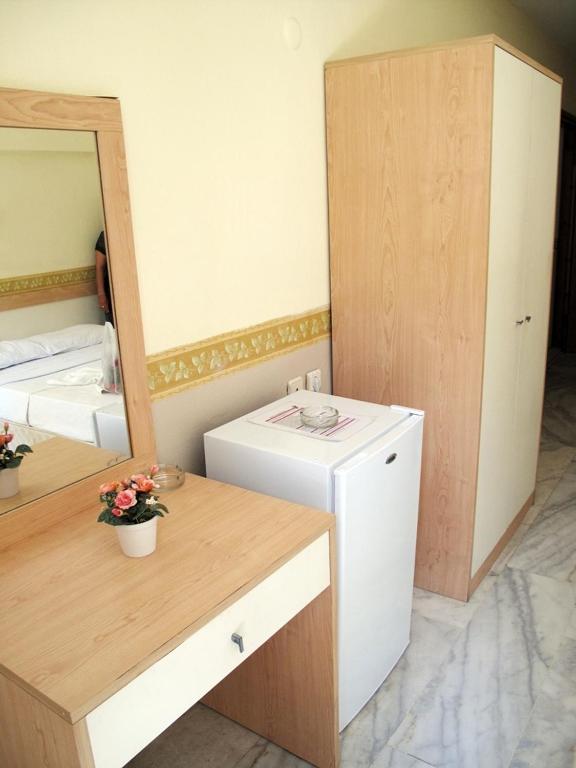 Rosy Hotel Кушадасъ Стая снимка